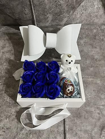 qutu sifarişi: Hədiyyə qutusu – zərif dizaynlı ağ qutu, üstündə iri dekorativ lent və — 1