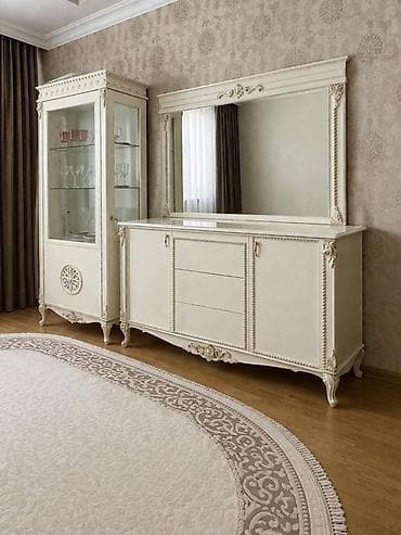 белая мебель в стиле прованс: Стеклянная витрина-шкаф — 3