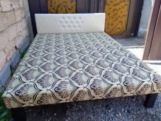 çən 2 ton: Təzə çarpayılar. 1 nəfərlik çarpayılar 60manat. 2 nəfərlik taxt — 25