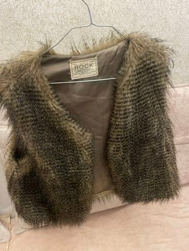 Toy paltarları və aksesuarları: ROCK brendinin kürk jileti - Model: kürk jilet, yaxasız, açıq önlü - — 2