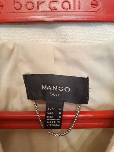 qadin ucun is elanlari: Женский пиджак. Цвет молочный. Фирмы Mango — 1