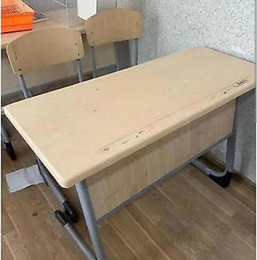 Açılmayan, Dördbucaq masa, 2 stul