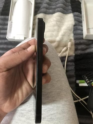 knopkalı: IPhone 15, Midnight — 3