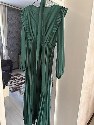 Zərif qızılı-yaşıl rəngli uzun don - Model: uzun, axıcı ətəkli