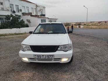 xacmazda ucuz avtomabiller: Avtomobil: Sedanın kompakt sinfi, ağ rəng Kuzov: 4 qapılı, ağ boya — 3