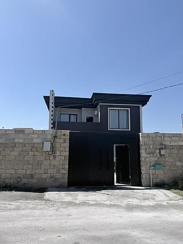 İki mərtəbəli müasir həyət evi - Beton hasarlı geniş həyət, avtomatik
