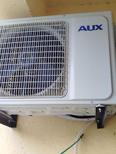 mini itx: AUX split kondisioner sistemi - Divardan asılan daxili blok və açıq — 2