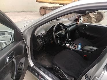 klassik maşınlar: Mercedes-Benz E 220: 2.2 l | 2001 il Sedan — 5