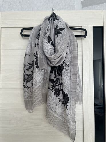 Шарф Valentino. Оригинал. Шерсть. Размер 175см*70см. В идеальном