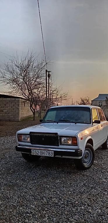 turbo az qax: VAZ 2107, ağ rəng, sedan gövdə. Xüsusiyyətlər: - Arkadan ötürücülü - — 3