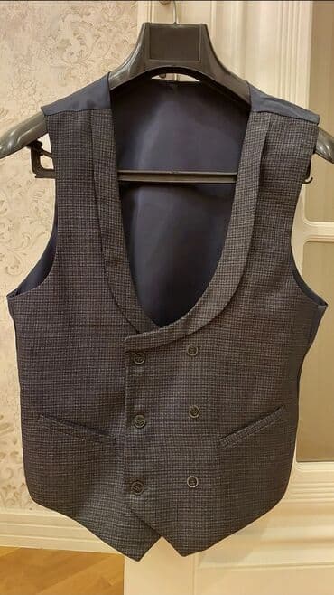 kişi ucun klassik qara kostyum: Kişi kostyumu – 3 hissəli dəst (pencək, jilet, şalvar) Brend: KONSEY — 2