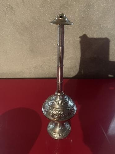 Antik kecmişin güzgü nöyt maşınkası gülab qabı məişət əşyaları dəsti