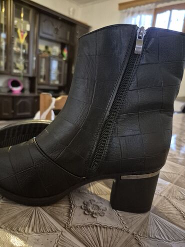 домашние женские тапочки из овчины: Ölçü: 37, rəng - Qara, Yeni — 13