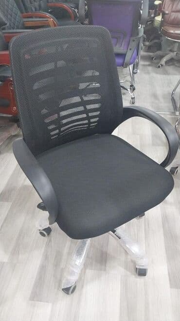 офисные кресла: Новый, С колесиками, Рукояти не регулируются, Ткань — 2