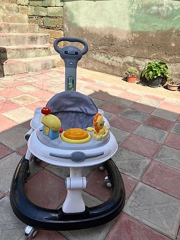 çəlik nədir: Uşaq gəzdiricisi / yürüteç - Rəng: ağ-qara baza, boz oturacaq - Arxa — 2