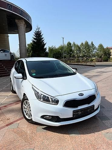 daewoo bs090 satilir: Kia Ceed hatchback – ağ rəng, şəhər və gündəlik istifadə üçün — 1