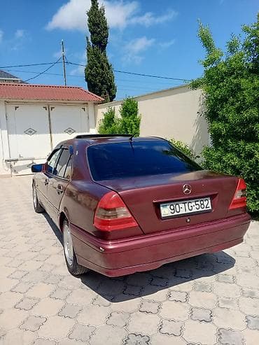 Mercedes-Benz 200: 2 l | 1996 il Sedan