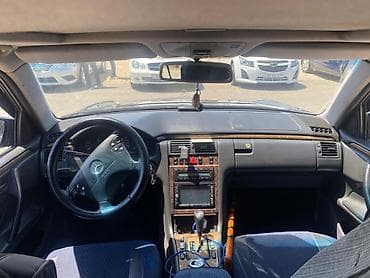 siqaret tutunu: Mercedes-Benz E‑Class (W210) sedan - Korpus: qara/yaşıl tünd rəngli — 9