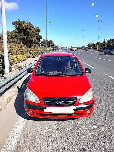 Avtomobil alışı: Hyundai Getz, qırmızı rəng, hetçbek gövdə. Texniki xüsusiyyətlər: - — 2