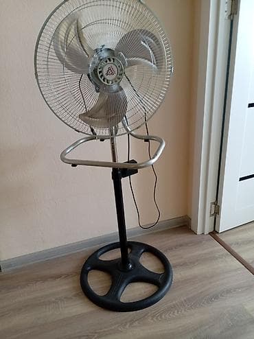 ventilyator mini: Dayaq tipli elektrik ventilyatoru Karobkası və istifasəçi təlimatı — 1