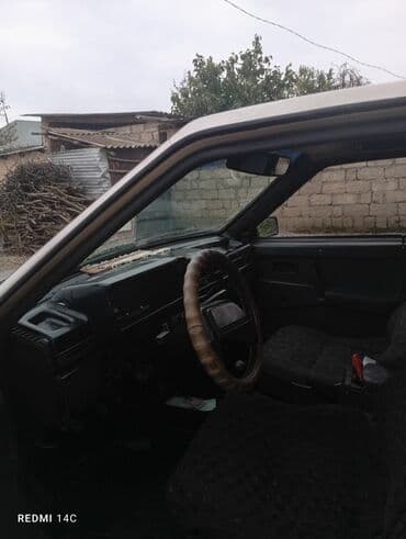 masin ucun cadir: Model: VAZ-2104 (universal/kombi) Təsvir: - Salon: Qara rəngli parça — 2