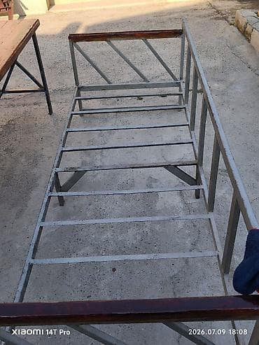 stol dəmir: İşlənmiş, Dördbucaq masa, Açılmayan, Skameykalar ilə, Metal, Azərbaycan — 6