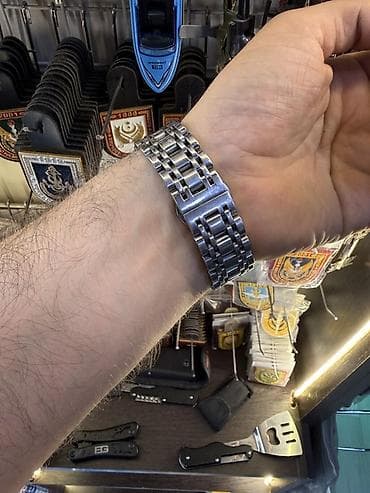 sensor saatlar: Kişi üçün metal qol saatı. Saat klassik və zövqlü dizayna malikdir — 2