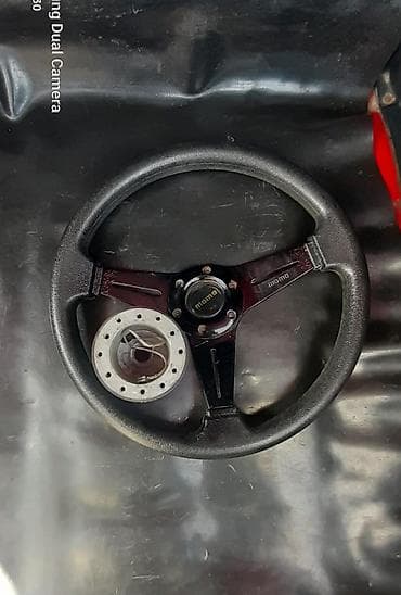 diski teker type 1: MOMO sükan çarxı – 3 şüalı, klassik idman dizaynı - Brend/logo: MOMO — 3