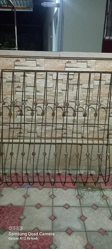 Dəmir pəncərə barmaqlığı - Material: qalın profil və dairəvi