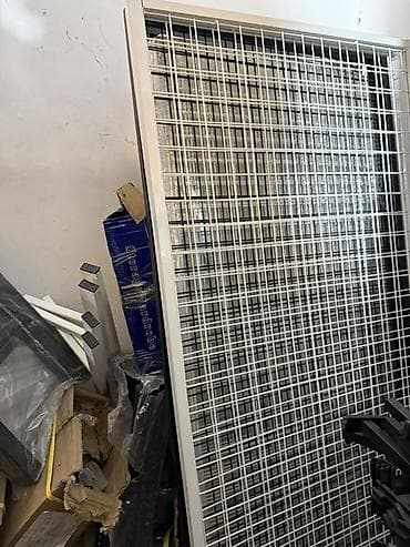 Mağaza və ticarət obyektləri üçün metal tor stend paneli / gridwall