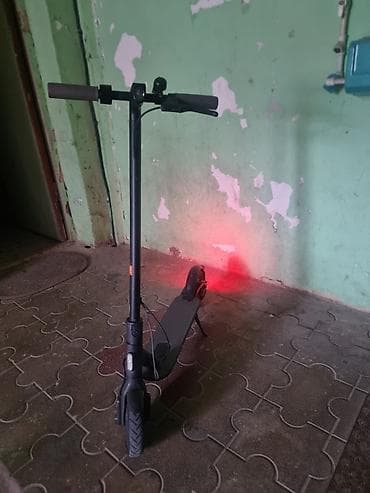 samokat satisi: İşlənmiş Elektrik samokat 8", 351 - 500 Vt, 26 - 35 km/s, Ünvandan götürmə, Ödənişli çatdırılma — 4