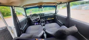 eylec: LADA 2107, ağ rəng, sedandır. Klassik dizaynlı kuzov, xrom ön — 3