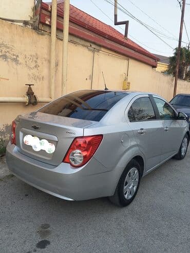 qadın üçün maşınlar: Chevrolet Aveo: 1.4 l | 2012 il 193600 km Sedan — 4