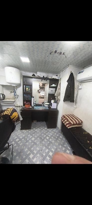 Berber salonu üçün güzgülü mebel (styling masası) Şəkildə gördüyünüz lalafo.az -da Berber salonu üçün güzgülü mebel (styling masası) Şəkildə gördüyünüz