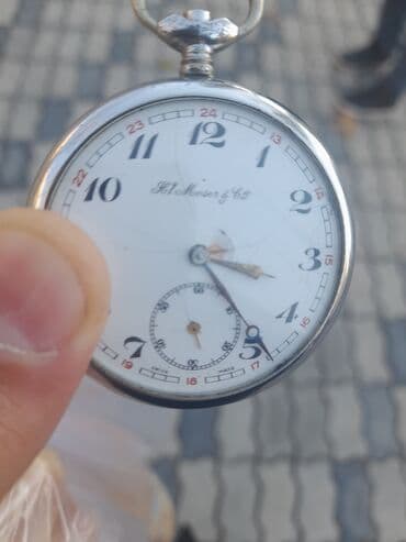 Heykəlciklər: H. Moser & Cie cib saatı Saat işləmir.Üst hissəsi itib.Qiyməti — 1