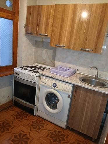 Mənzil 4/2 mərtəbəsində yerləşir. Su, ışıq, qaz binada daimidir — 2