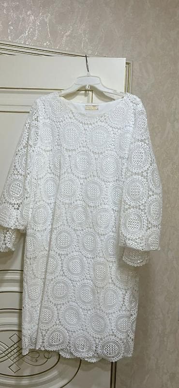 koja donlar: Ağ rəngli krujevalı paltar - Model: düz kəsim, dizə yaxın uzunluq - — 3