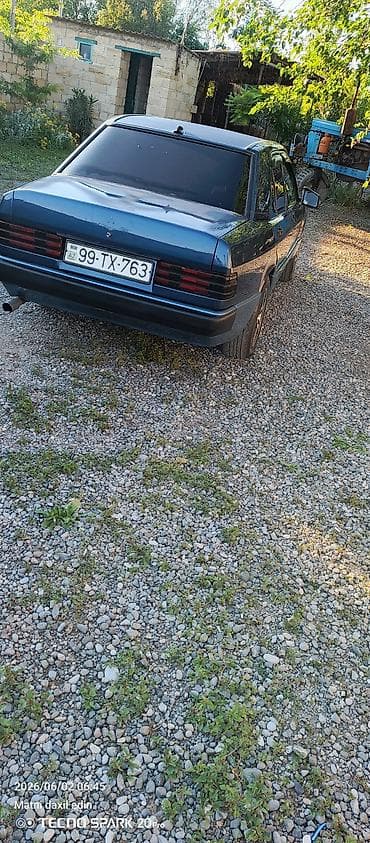 mercedes masin: Mercedes-Benz 190 (W201): 2 l | 1990 il Sedan — 6