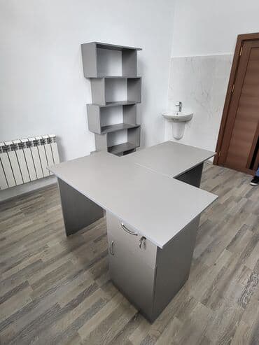 skaflar qiymeti: Dolab on masa ve qonaq masasi 
Hamsi bir yerde qiymete daxildir — 2