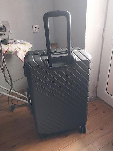 Çamadanlar: Sərt gövdəli, təkərli səyahət çamadanı - Material: yüngül və davamlı — 4