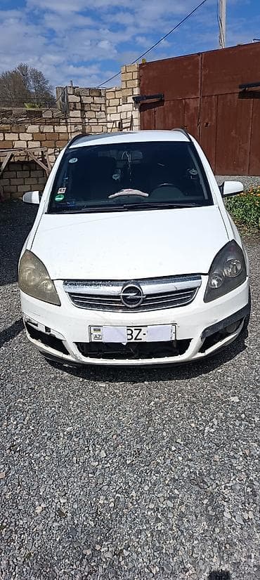 Opel Zafira: 1.9 l | 2007 il 334000 km Van/Minivan