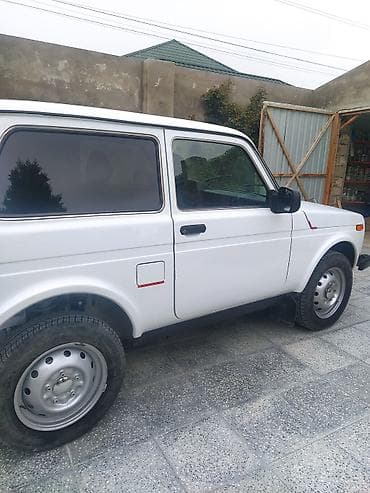maşin vaz: VAZ (LADA) 4x4 Niva: 1.7 l | 2015 il 90696 km Ofrouder/SUV — 5