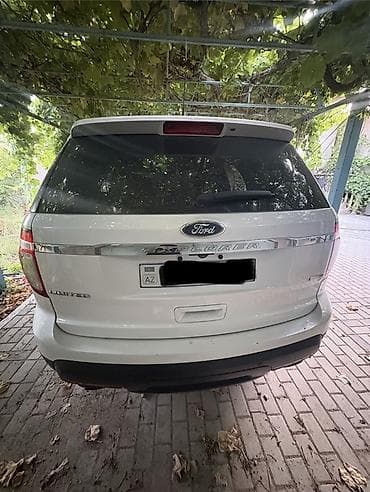 Ford Explorer Limited – ağ rəngli, 7 yerlik tam ölçülü SUV — 4