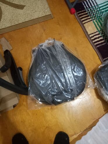 tək stular: Təkərli, Qolları tənzimlənmir — 7