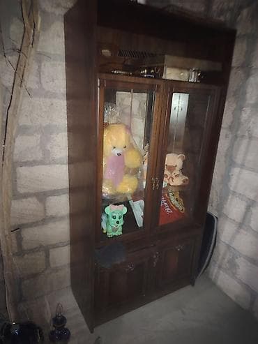 ayakkabi refi: Diqqet sadece ozu satilir oyuncaqlar cixardilacaq Vitrinli bufet – — 2