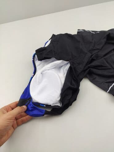 dalğıc geyimi: Üzgüçülük geyimi. Razmerləri var. Metrolara və şəhərdaxili çatdırılma — 6