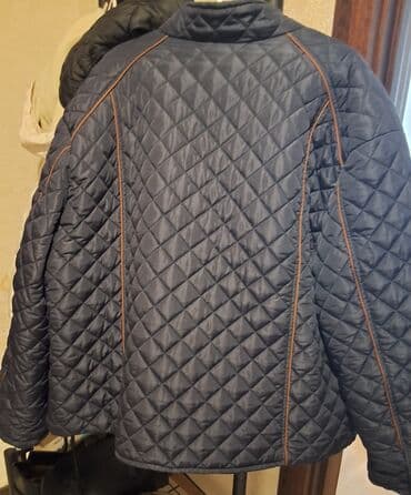 Dördbucaqlı tikişli, klassik üslubda qadın quilted gödəkçə. - Rəng — 2