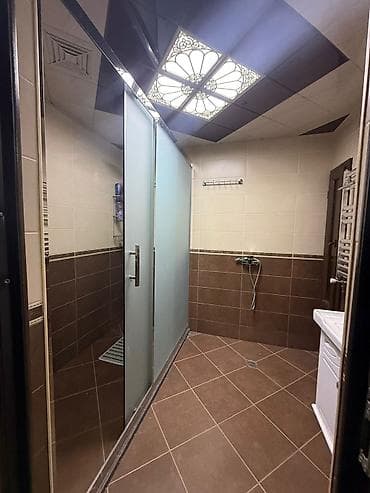 qubada kirayə ev: 3 otaqlı mənzil – tam təmirli və mebellə - Plan: geniş qonaq otağı — 2