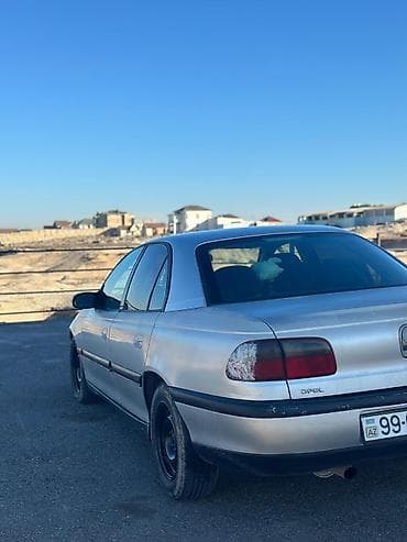 kia optima 2012: Opel Omega: 2 l | 1999 il Sedan — 6