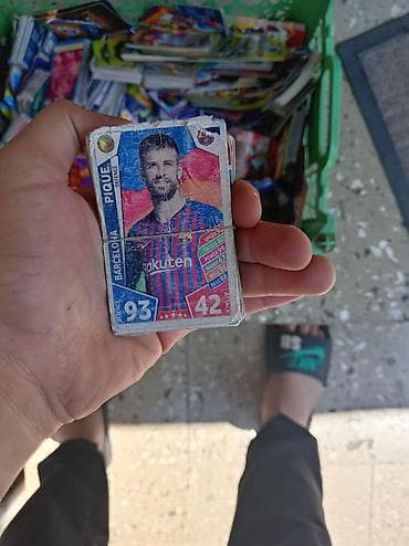 Salam illərdir yığdığım kartları satıram 5 minə yaxın kartım var real — 7